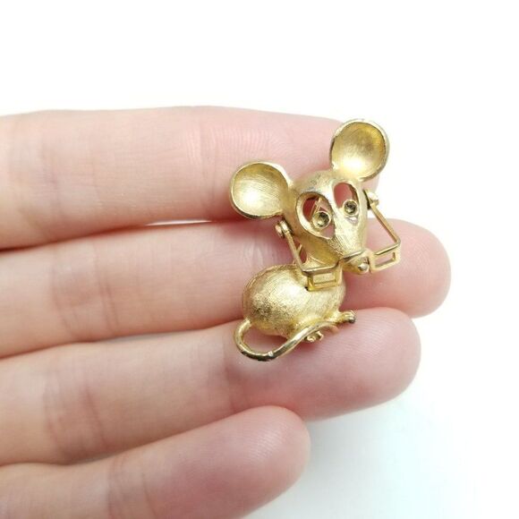 Vintage Avon Mouse with Glasses Brooch, Retro Gold Tone Lapel PIn, Estate - Picture 1 of 6